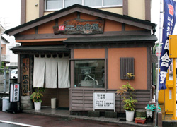田舎屋外観