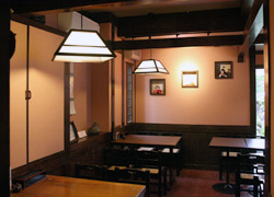 田舎屋店内