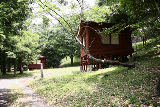 自然休養村センター「清流荘」　小バンガロー（3棟）定員3名　他に大バンガロー定員50名
